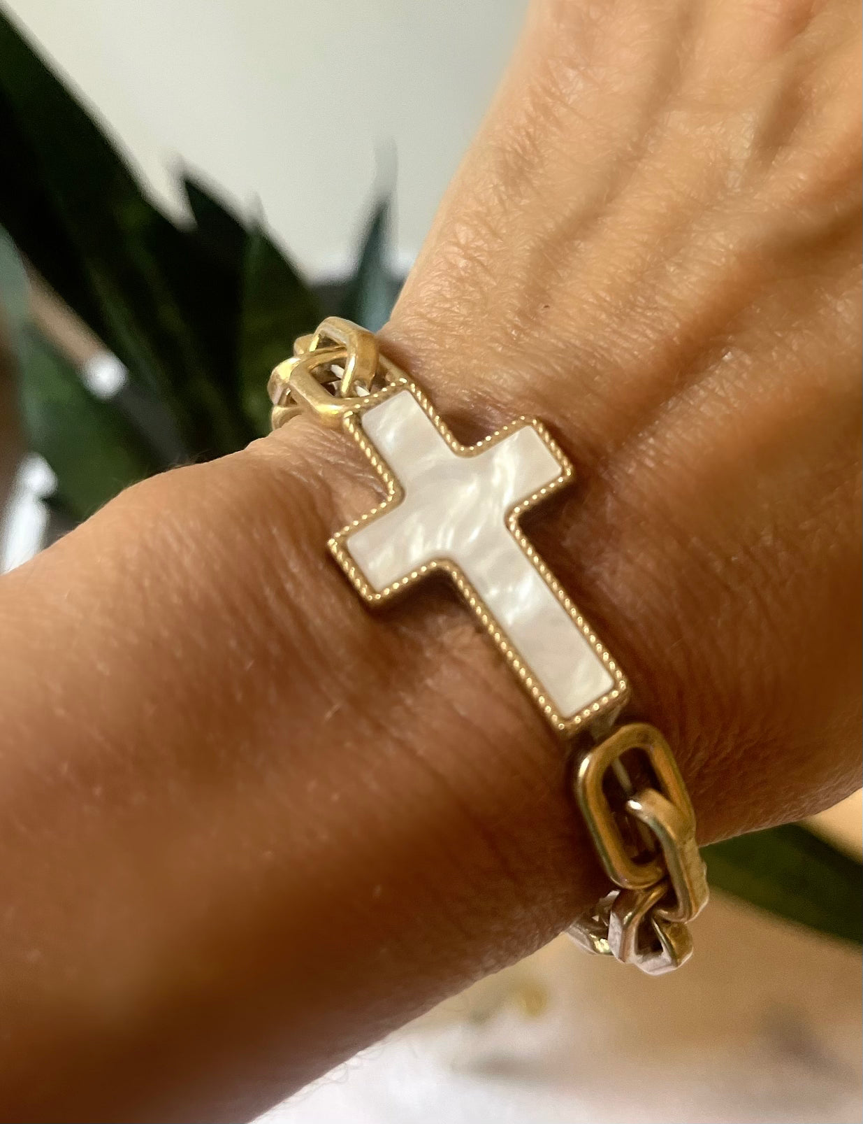 Mother Pearl Cross Gold Stretch Bracelet / 3 colors