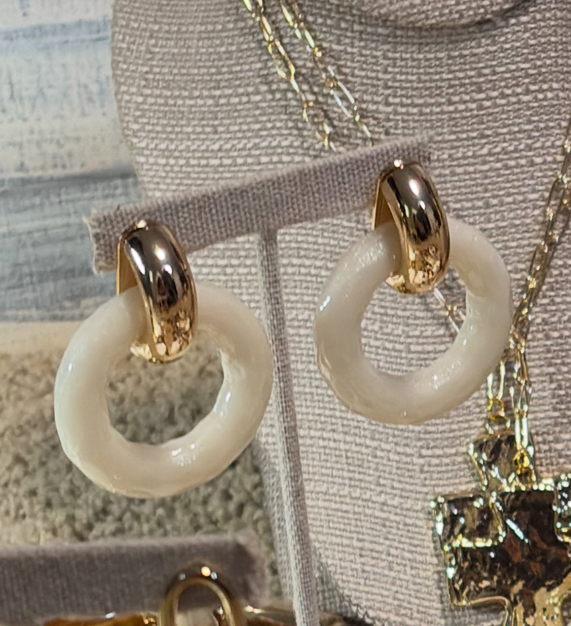 Chunky Acrylic Circle Earrings / 2 Colors