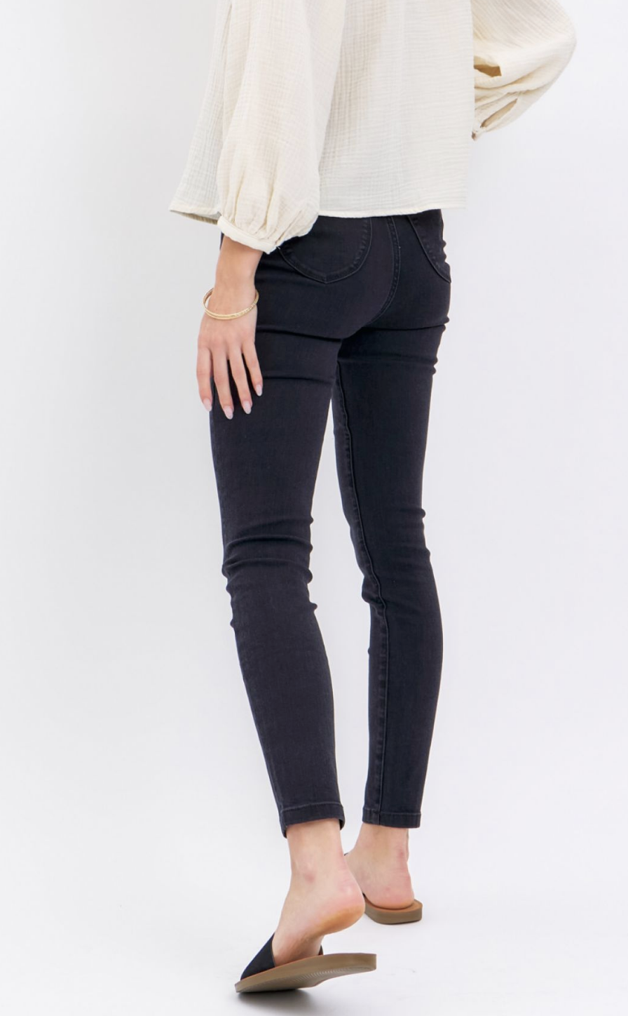 Judy Blue Pull-on Black Skinny Jean