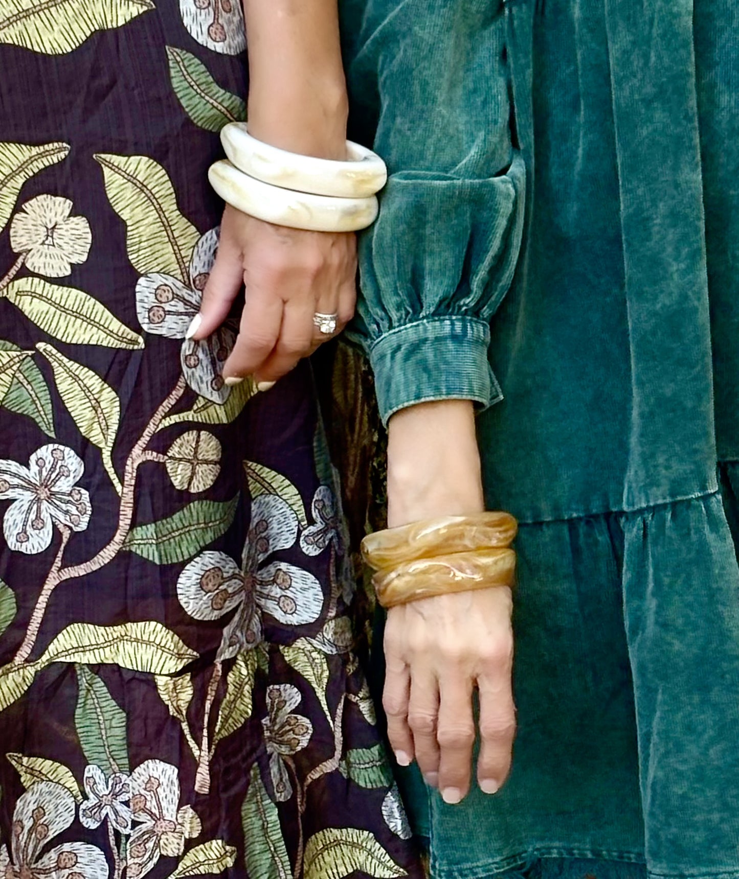 Acrylic Bangle / 2 colors