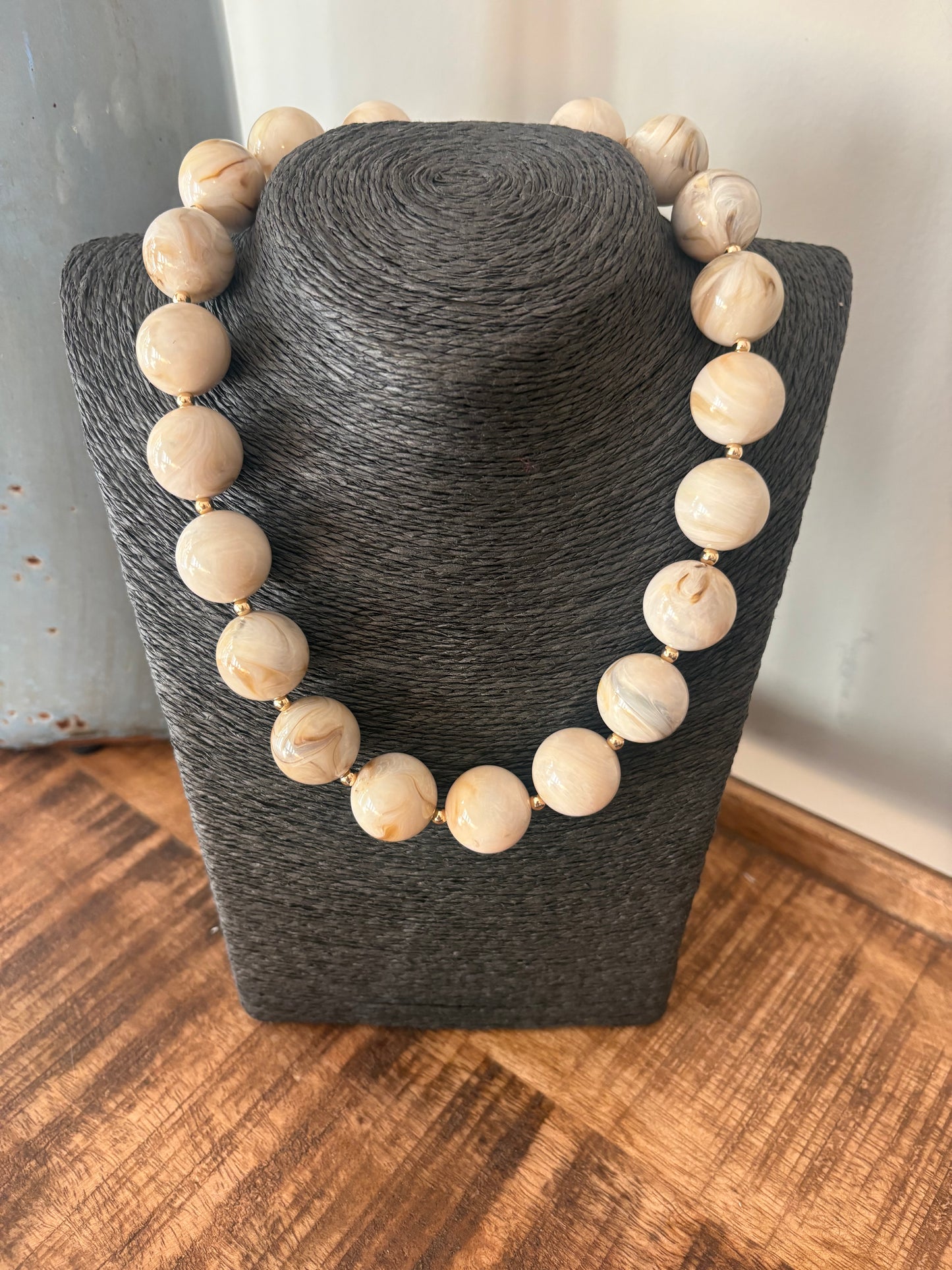 Oversized Resin Bead Statement Necklace / 2 colors