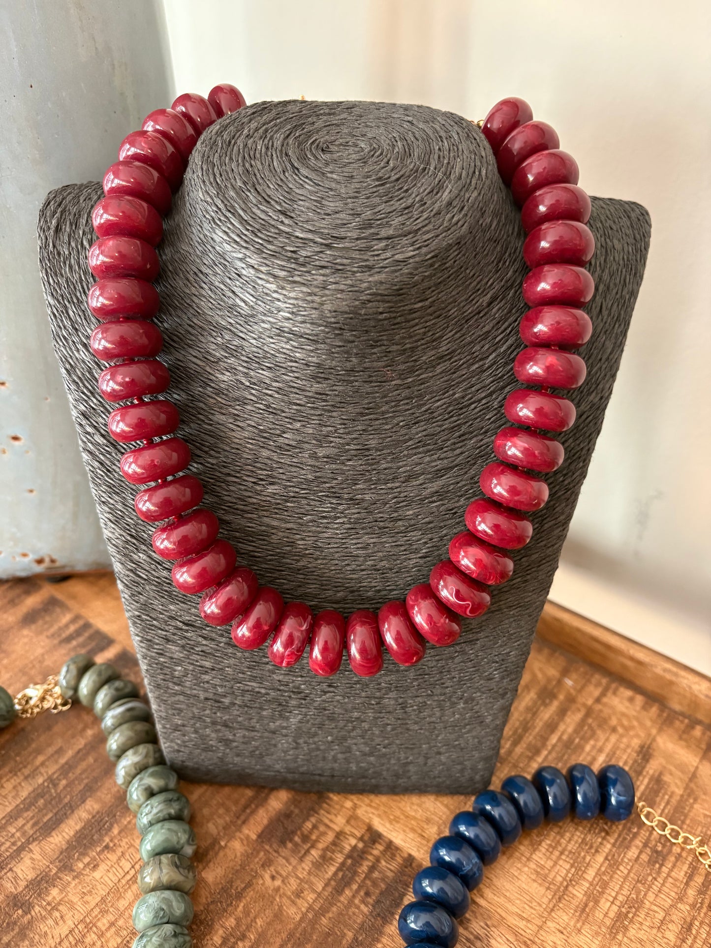 Flattened Resin Bead Statement Necklace / 3 colors