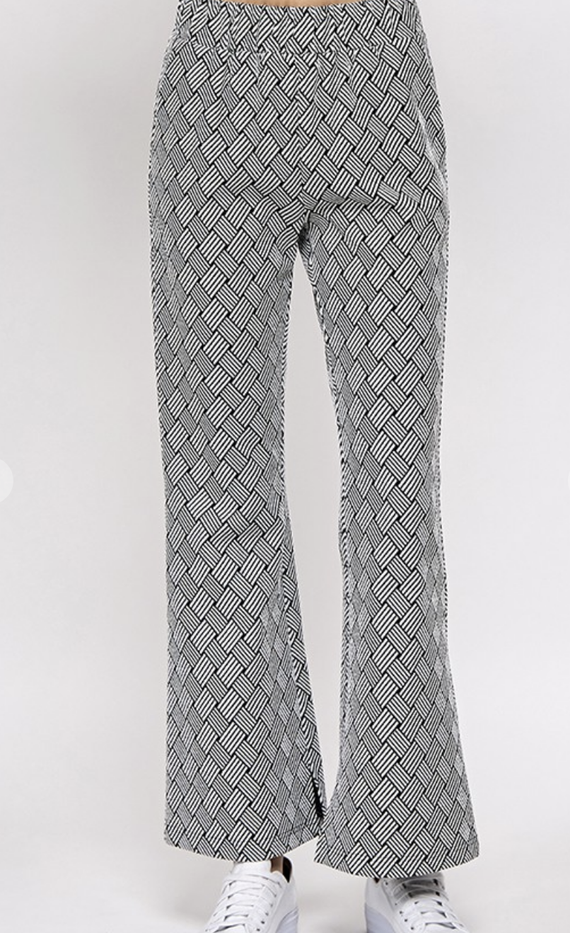 Textured Flare Casual Pant White & Black