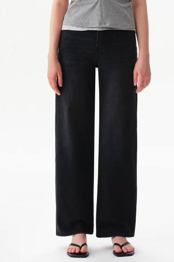 Black High Rise Relaxed Stretch Tapered Jeans